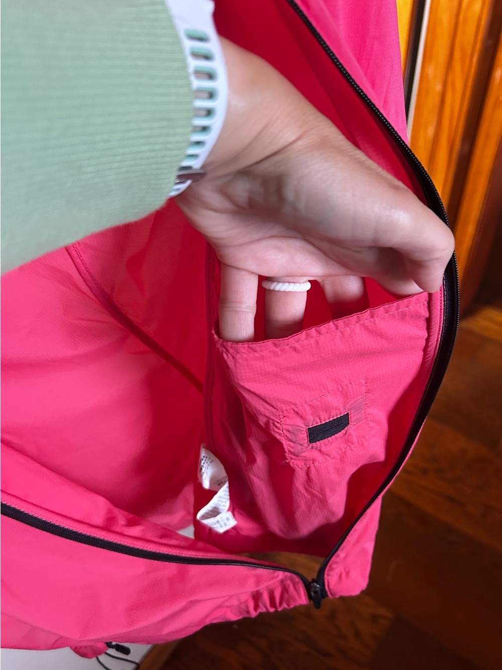 L.L.Bean Women’s M Packable Running Windbreaker Jacket Reflective Pink - Picture 12 of 12